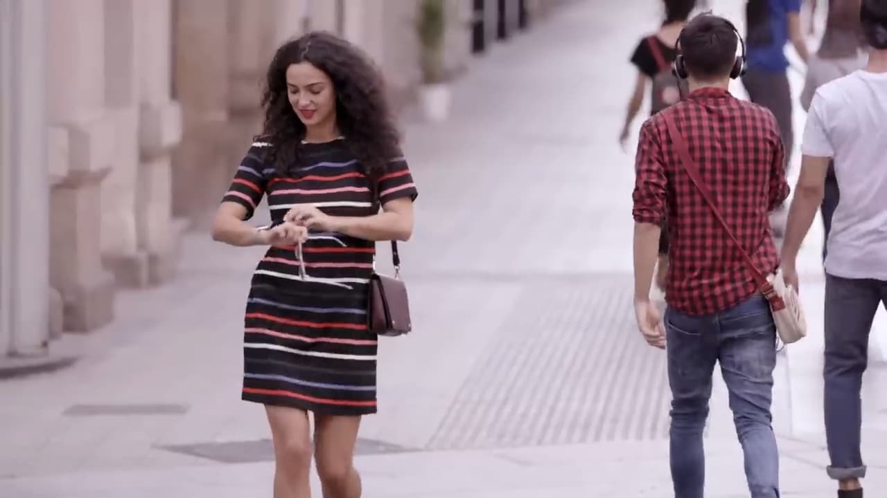 Still from the Fitbit Versa global campaign (3 of 6)