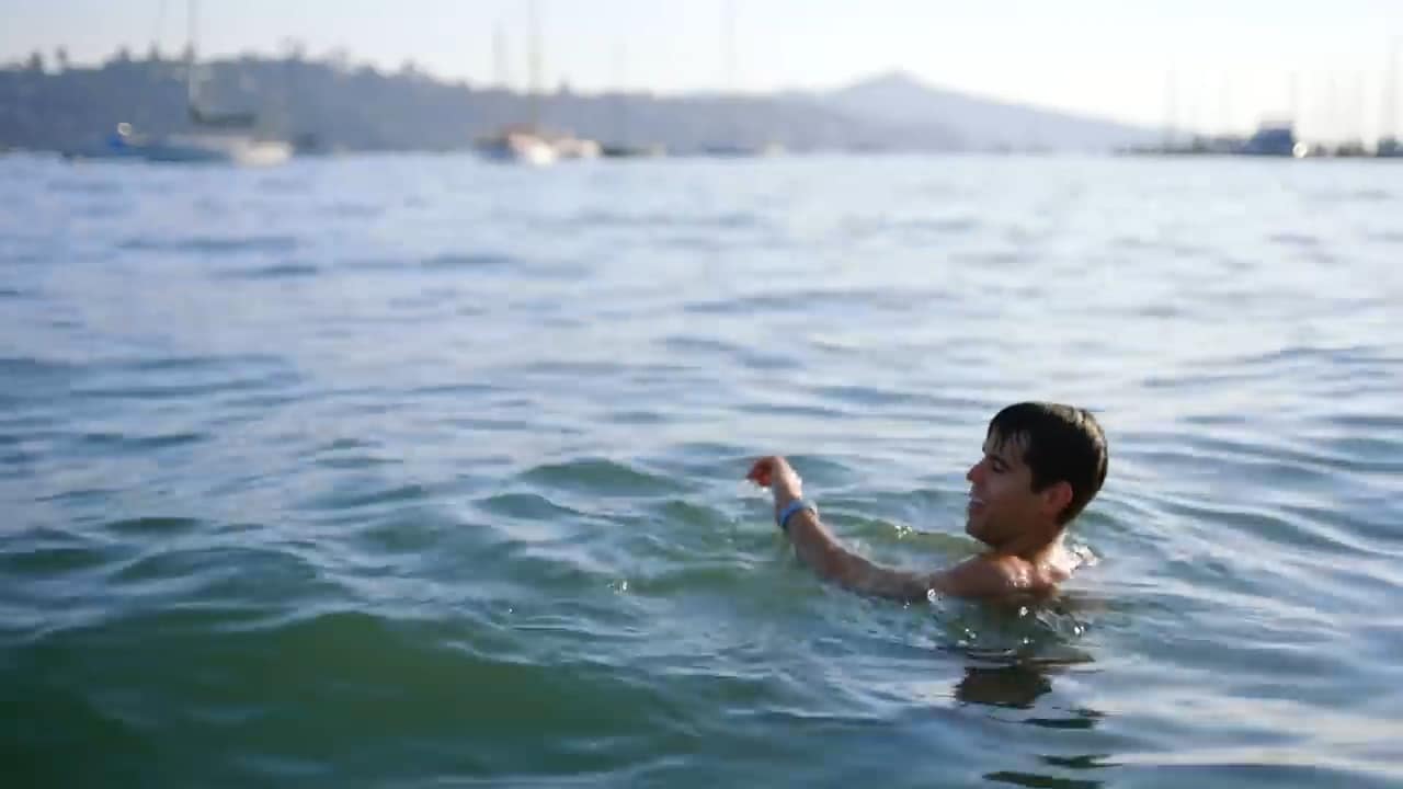 Still from the Fitbit Versa global campaign (4 of 6)